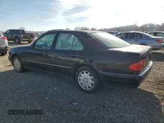 1997 Mercedes-Benz E-Class with VIN WDBJF55F5VJ028552, listed as a Copart auction lot 84172054 with 308,426 mi miles and Clean Title. Bid and sale history available at carsss.com. Image 2.