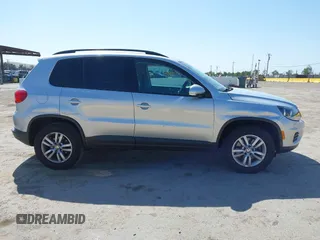 2017 Volkswagen Tiguan S z VIN WVGAV7AX5HK016877, wystawiony jako IAAI lot #42174845 z przebiegiem 99 334 mil mil oraz . Historia ofert i sprzedaży dostępna na DreamBid. Obrazek 13.