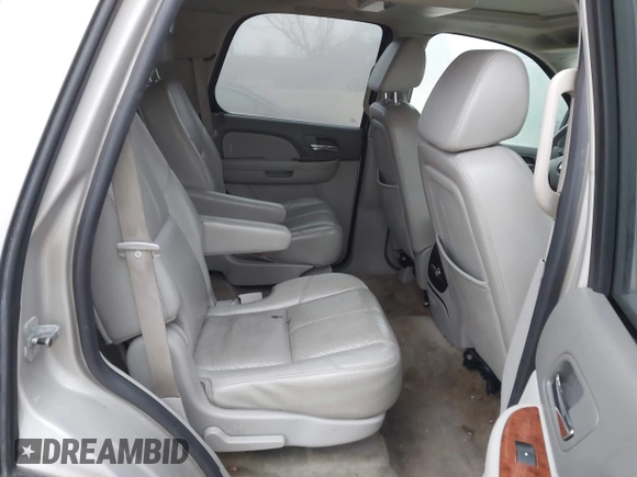 2007 Chevrolet Tahoe LTZ z VIN 1GNFK13037J332824, wystawiony jako IAAI lot #41505874 z przebiegiem 219 823 mil mil oraz . Historia ofert i sprzedaży dostępna na DreamBid. Obrazek 8.