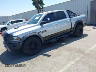 2016 Ram 1500 Rebel z VIN 1C6RR7YT5GS251994, wystawiony jako IAAI lot #42139378 z przebiegiem 102 736 mil mil oraz . Historia ofert i sprzedaży dostępna na DreamBid. Obrazek 17.