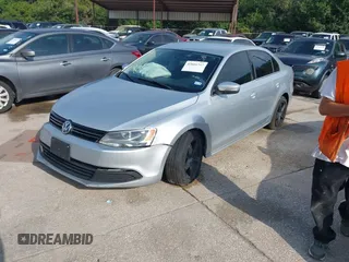 2013 Volkswagen Jetta SE z VIN 3VWDP7AJ7DM282456, wystawiony jako IAAI lot #42664312 z przebiegiem 175 075 mil mil oraz . Historia ofert i sprzedaży dostępna na DreamBid. Obrazek 2.