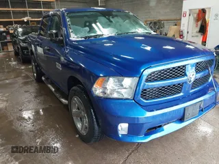 2017 Ram 1500 Express z VIN 1C6RR7KG4HS507765, wystawiony jako IAAI lot #41512596 z przebiegiem 83 943 mil mil oraz . Historia ofert i sprzedaży dostępna na DreamBid. Obrazek 1.
