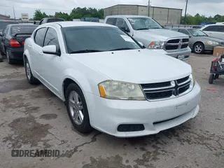 2012 Dodge Avenger SXT z VIN 1C3CDZCB9CN182232, wystawiony jako IAAI lot #42185707 z przebiegiem 264 627 mil mil oraz . Historia ofert i sprzedaży dostępna na DreamBid. Obrazek 1.