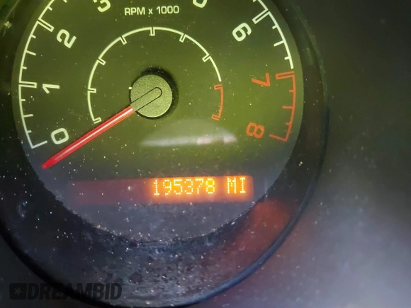 2008 Saturn Sky z VIN 1G8MB35B28Y121613, wystawiony jako IAAI lot #41507956 z przebiegiem 195 378 mil mil oraz . Historia ofert i sprzedaży dostępna na DreamBid. Obrazek 7.
