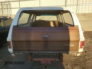 1974 Chevrolet Suburban z VIN CCY164F189473, wystawiony jako Copart lot #49678415 z przebiegiem Nie podano mil oraz Czysty tytuł • Clean title. Historia ofert i sprzedaży dostępna na DreamBid. Obrazek 6.