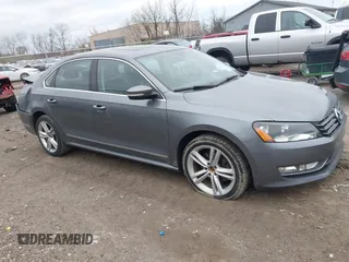 2015 Volkswagen Passat 2.0L TDI SEL Premium with VIN 1VWCV7A34FC094467, listed as a IAAI auction lot 42030825 with 184,517 mi miles. Bid and sale history available at carsss.com. Image 13.