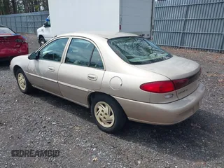 1998 Ford Escort SE z VIN 1FAFP13P5WW260085, wystawiony jako IAAI lot #42032363 z przebiegiem 93 084 mil mil oraz . Historia ofert i sprzedaży dostępna na DreamBid. Obrazek 3.