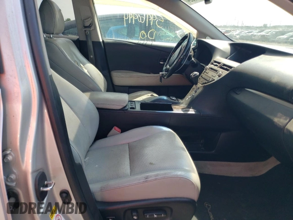 2013 Lexus RX 350 z VIN 2T2BK1BA3DC196781, wystawiony jako Copart lot #59960994 z przebiegiem 214 341 mil mil oraz Szkoda całkowita • Salvage title. Historia ofert i sprzedaży dostępna na DreamBid. Obrazek 7.