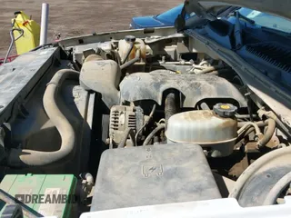 2003 Chevrolet Silverado 2500HD z VIN 1GCHC24U43Z170543, wystawiony jako IAAI lot #43464442 z przebiegiem 241 267 mil mil oraz . Historia ofert i sprzedaży dostępna na DreamBid. Obrazek 12.