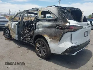 2025 Toyota Sienna XSE z VIN 5TDDRKEC7SS229054, wystawiony jako IAAI lot #42316730 z przebiegiem Nie podano mil oraz . Historia ofert i sprzedaży dostępna na DreamBid. Obrazek 3.