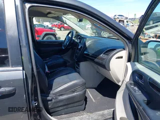 2012 Chrysler Town & Country Touring with VIN 2C4RC1BG9CR313105, listed as a IAAI auction lot 41971919 with 165,986 mi miles. Bid and sale history available at carsss.com. Image 5.