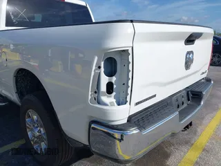 2024 Ram 2500 Big Horn with VIN 3C6UR5DL6RG285652, listed as a IAAI auction lot 42511830 with 36,041 mi miles and . Bid and sale history available at DreamBid. Image 18.