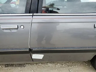 1992 Oldsmobile Cutlass z VIN 1G3AL54N4N6438104, wystawiony jako Copart lot #74415204 z przebiegiem 118 459 mil mil oraz Szkody całkowita. Historia ofert i sprzedaży dostępna na DreamBid. Obrazek 12.