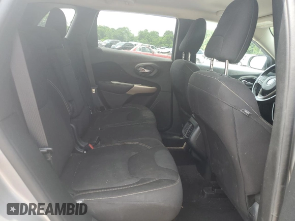 2017 Jeep Cherokee Latitude z VIN 1C4PJMCS0HD224115, wystawiony jako Copart lot #61713985 z przebiegiem 83 421 mil mil oraz Szkoda całkowita • Salvage title. Historia ofert i sprzedaży dostępna na DreamBid. Obrazek 11.