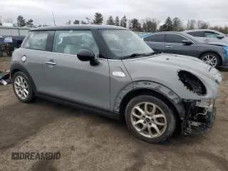 2016 MINI Hardtop S with VIN WMWXP7C55G3B92633, listed as a Copart auction lot 47946985 with 112,104 mi miles and Salvage title. Bid and sale history available at DreamBid. Image 4.