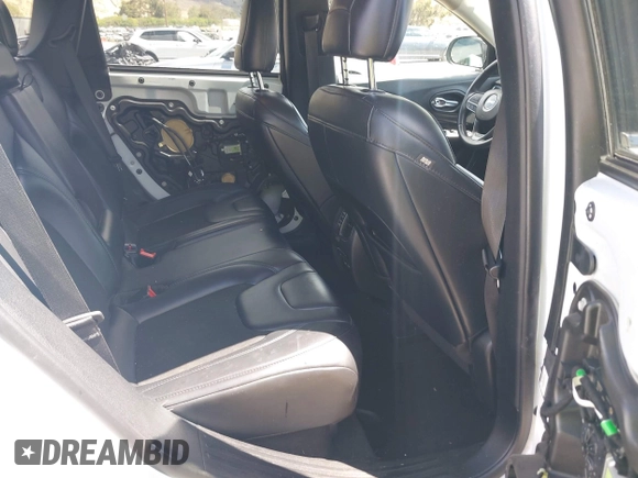 2020 Jeep Cherokee Latitude Plus z VIN 1C4PJLLB5LD625047, wystawiony jako IAAI lot #42246428 z przebiegiem 69 625 mil mil oraz . Historia ofert i sprzedaży dostępna na DreamBid. Obrazek 8.