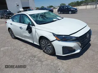 2025 Nissan Altima SV z VIN 1N4BL4DV7SN373965, wystawiony jako IAAI lot #42480687 z przebiegiem 5 357 mil mil oraz . Historia ofert i sprzedaży dostępna na DreamBid. Obrazek 1.