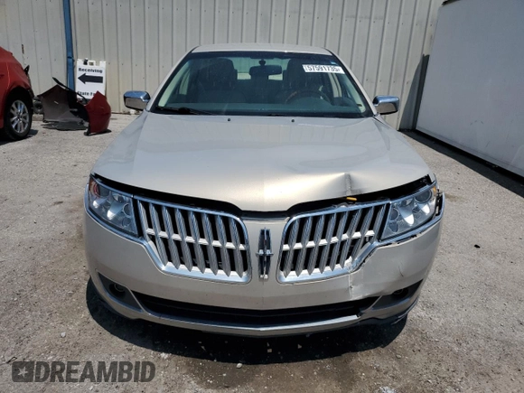 2010 Lincoln MKZ z VIN 3LNHL2GC0AR656881, wystawiony jako Copart lot #57591735 z przebiegiem 76 596 mil mil oraz Szkoda całkowita • Salvage title. Historia ofert i sprzedaży dostępna na DreamBid. Obrazek 5.