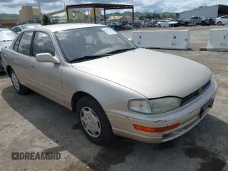 1993 Toyota Camry LE with VIN JT2SK12E6P0122365, listed as a IAAI auction lot 41977260 with 162,971 mi miles. Bid and sale history available at carsss.com. Image 1.