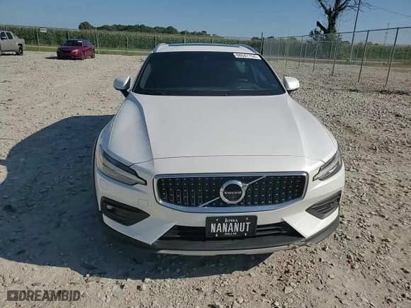 2020 Volvo V60 Cross Country with VIN YV4102WK3L1040075, listed as a Copart auction lot 68047154 with 46,599 mi miles and Salvage Title. Bid and sale history available at carsss.com. Image 11.