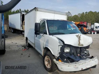 2008 GMC Savana Commercial 9E9 SRW with VIN 1GDGG31C581911818, listed as a Copart auction lot 85302684 with 192,740 mi miles and Salvage Title. Bid and sale history available at carsss.com. Image 4.