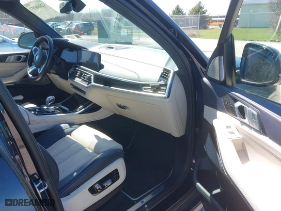 2019 BMW X7 xDrive50i with VIN 5UXCX4C52KLS36334, listed as a IAAI auction lot 42066957 with 43,003 mi miles. Bid and sale history available at carsss.com. Image 5.