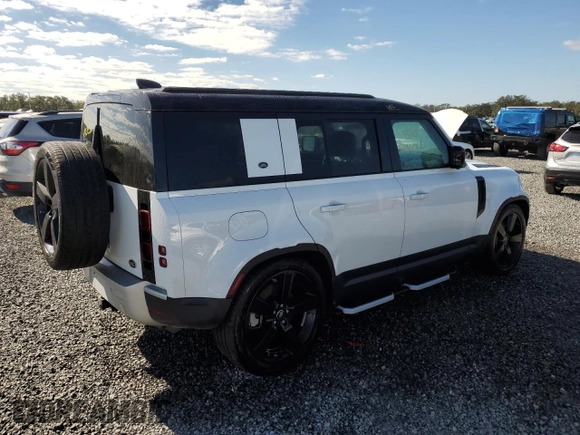 2020 Land Rover Defender HSE z VIN SALE97EU6L2017029, wystawiony jako Copart lot #80854134 z przebiegiem Nie podano mil oraz Nie do naprawy • Non repairable. Historia ofert i sprzedaży dostępna na DreamBid. Obrazek 3.