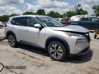 2021 Nissan Rogue SV z VIN 5N1AT3BB7MC733691, wystawiony jako Copart lot #59011065 z przebiegiem 61 827 mil mil oraz Szkoda całkowita • Salvage title. Historia ofert i sprzedaży dostępna na DreamBid. Obrazek 4.
