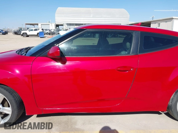 2013 Hyundai Veloster w/Gray Int z VIN KMHTC6AD0DU118150, wystawiony jako IAAI lot #41796309 z przebiegiem 249 384 mil mil oraz . Historia ofert i sprzedaży dostępna na DreamBid. Obrazek 14.