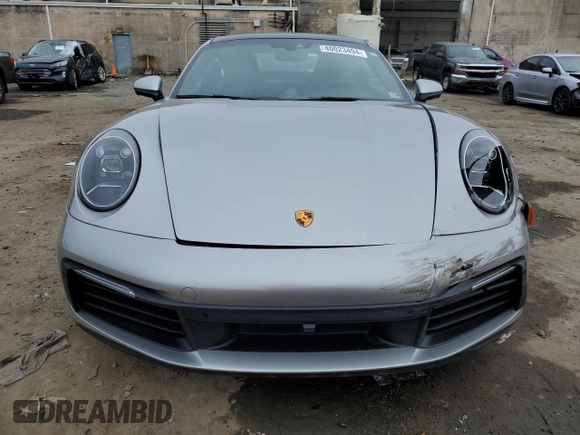 2022 Porsche 911 Carrera with VIN WP0AA2A98NS205474, listed as a Copart auction lot 40023494 with 9,889 mi miles. Bid and sale history available at carsss.com. Image 5.
