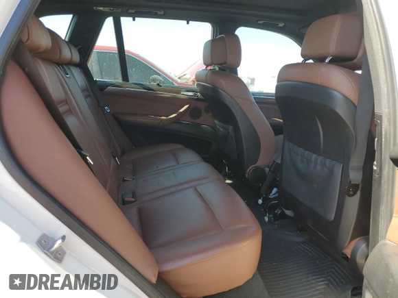 2013 BMW X5 xDrive50i z VIN 5UXZV8C52D0C16129, wystawiony jako Copart lot #47967905 z przebiegiem 111 011 mil mil oraz Szkoda całkowita • Salvage title. Historia ofert i sprzedaży dostępna na DreamBid. Obrazek 10.