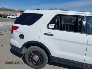 2019 Ford Police Interceptor Utility z VIN 1FM5K8ARXKGB28408, wystawiony jako IAAI lot #41883272 z przebiegiem 114 328 mil mil oraz . Historia ofert i sprzedaży dostępna na DreamBid. Obrazek 20.