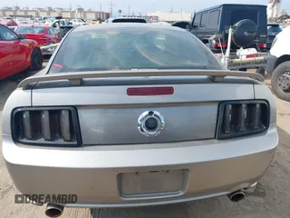 2008 Ford Mustang GT Deluxe z VIN 1ZVHT82H585183161, wystawiony jako IAAI lot #42421278 z przebiegiem 211 972 mil mil oraz . Historia ofert i sprzedaży dostępna na DreamBid. Obrazek 16.