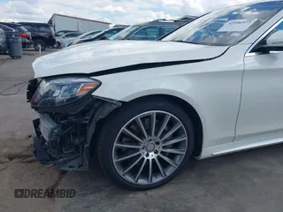 2015 Mercedes-Benz S 550 z VIN WDDUG8CB9FA171282, wystawiony jako IAAI lot #42096577 z przebiegiem 90 912 mil mil oraz . Historia ofert i sprzedaży dostępna na DreamBid. Obrazek 19.
