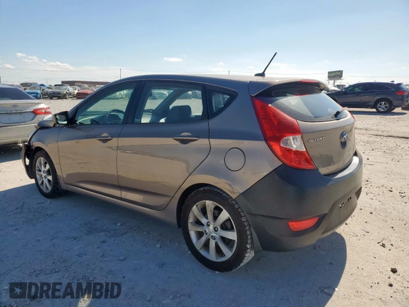 2012 Hyundai Accent SE z VIN KMHCU5AE7CU005441, wystawiony jako Copart lot #56795225 z przebiegiem 137 116 mil mil oraz Szkoda całkowita • Salvage title. Historia ofert i sprzedaży dostępna na DreamBid. Obrazek 2.