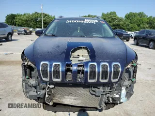 2016 Jeep Cherokee Latitude z VIN 1C4PJMCS3GW322171, wystawiony jako Copart lot #57277835 z przebiegiem 137 850 mil mil oraz Szkoda całkowita • Salvage title. Historia ofert i sprzedaży dostępna na DreamBid. Obrazek 5.