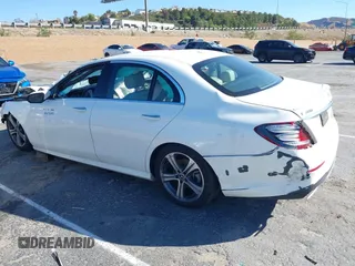 2019 Mercedes-Benz E 300 with VIN WDDZF4JB8KA505980, listed as a IAAI auction lot 41611693 with Not Provided miles and . Bid and sale history available at DreamBid. Image 3.