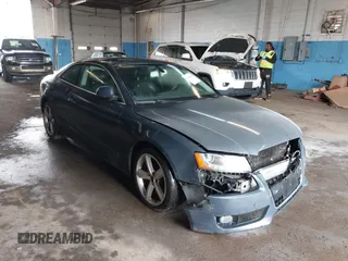 2009 Audi A5 z VIN WAUDK78T29A049174, wystawiony jako IAAI lot #42196460 z przebiegiem 171 255 mil mil oraz . Historia ofert i sprzedaży dostępna na DreamBid. Obrazek 1.