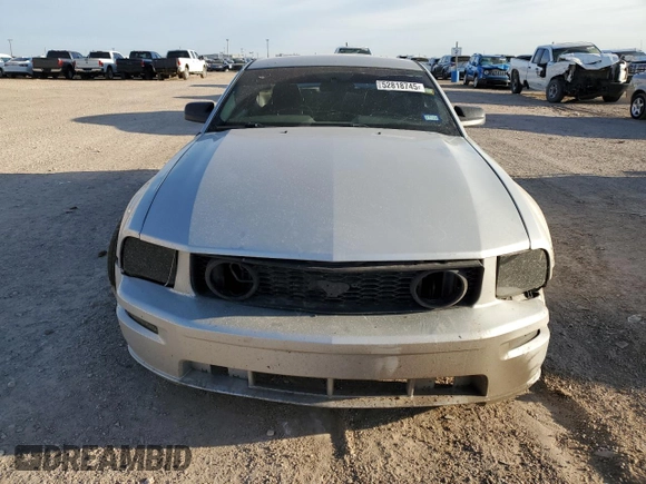 2006 Ford Mustang GT Deluxe z VIN 1ZVFT82H065132980, wystawiony jako Copart lot #52818745 z przebiegiem 207 854 mil mil oraz Szkoda całkowita • Salvage title. Historia ofert i sprzedaży dostępna na DreamBid. Obrazek 5.