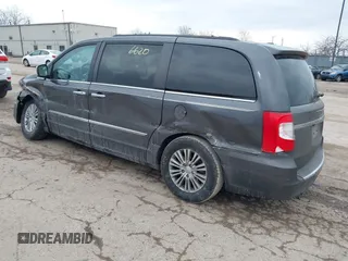 2015 Chrysler Town & Country Touring-L with VIN 2C4RC1CG4FR525588, listed as a IAAI auction lot 41696620 with 225,297 mi miles. Bid and sale history available at carsss.com. Image 3.