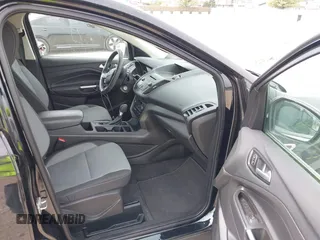 2017 Ford Escape SE with VIN 1FMCU0GD3HUC91104, listed as a IAAI auction lot 42142522 with 107,147 mi miles. Bid and sale history available at carsss.com. Image 5.
