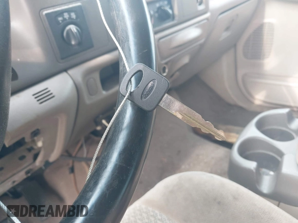 2002 Ford F-350 XL с VIN 3FTSW31F22MA15417, выставлен на аукционе IAAI как лот 42450802 с пробегом Не указан миль и . История ставок и продаж доступна на DreamBid. Изображение 11.
