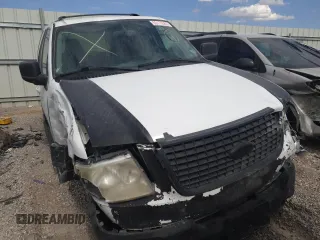 2004 Ford Expedition Special Service z VIN 1FMPU15L74LA89058, wystawiony jako Copart lot #53175585 z przebiegiem 242 560 mil mil oraz Nie do naprawy • Non repairable. Historia ofert i sprzedaży dostępna na DreamBid. Obrazek 5.