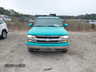 2000 Chevrolet Suburban LT with VIN 3GNFK16T8YG220495, listed as a IAAI auction lot 41758910 with 258,226 mi miles. Bid and sale history available at carsss.com. Image 6.