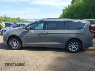 2022 Chrysler Pacifica Touring L with VIN 2C4RC1BG3NR168565, listed as a IAAI auction lot 42150290 with 61,750 mi miles and . Bid and sale history available at DreamBid. Image 14.