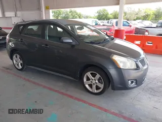 2009 Pontiac Vibe 1SB z VIN 5Y2SP67079Z429304, wystawiony jako IAAI lot #42415694 z przebiegiem 219 056 mil mil oraz . Historia ofert i sprzedaży dostępna na DreamBid. Obrazek 1.