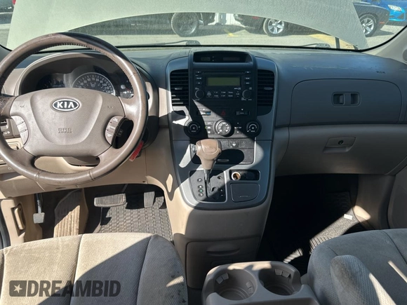 2008 Kia Sedona LX with VIN KNDMB233X86193585, listed as a Copart auction lot 45224365 with 251,187 mi miles and Clean Title. Bid and sale history available at carsss.com. Image 9.