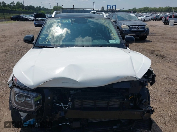 2024 Hyundai Venue Limited with VIN KMHRC8A33RU297093, listed as a IAAI auction lot 42553398 with 5,947 mi miles and . Bid and sale history available at DreamBid. Image 12.