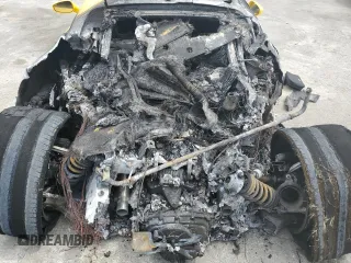 2015 Ferrari 458 Italia Speciale z VIN ZFF75VFA5F0211945, wystawiony jako Copart lot #52176114 z przebiegiem Nie podano mil oraz Nie do naprawy. Historia ofert i sprzedaży dostępna na DreamBid. Obrazek 12.
