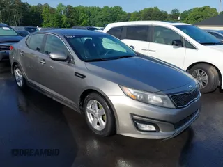 2015 Kia Optima LX z VIN 5XXGM4A70FG393771, wystawiony jako IAAI lot #42273627 z przebiegiem 235 902 mil mil oraz . Historia ofert i sprzedaży dostępna na DreamBid. Obrazek 1.